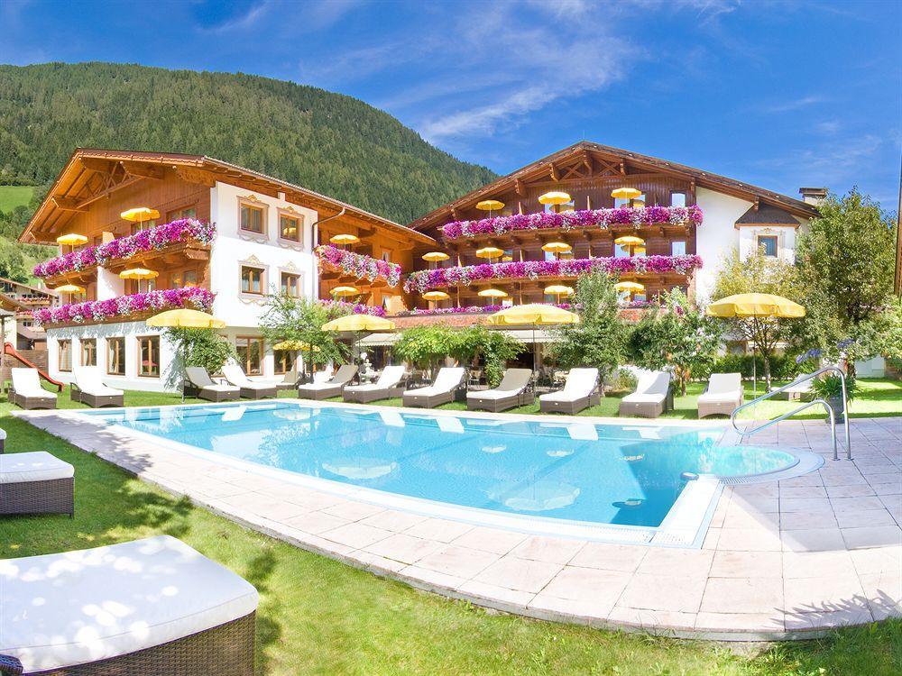 Alpenhotel Tirolerhof Нойштифт-им-Штубайталь Экстерьер фото
