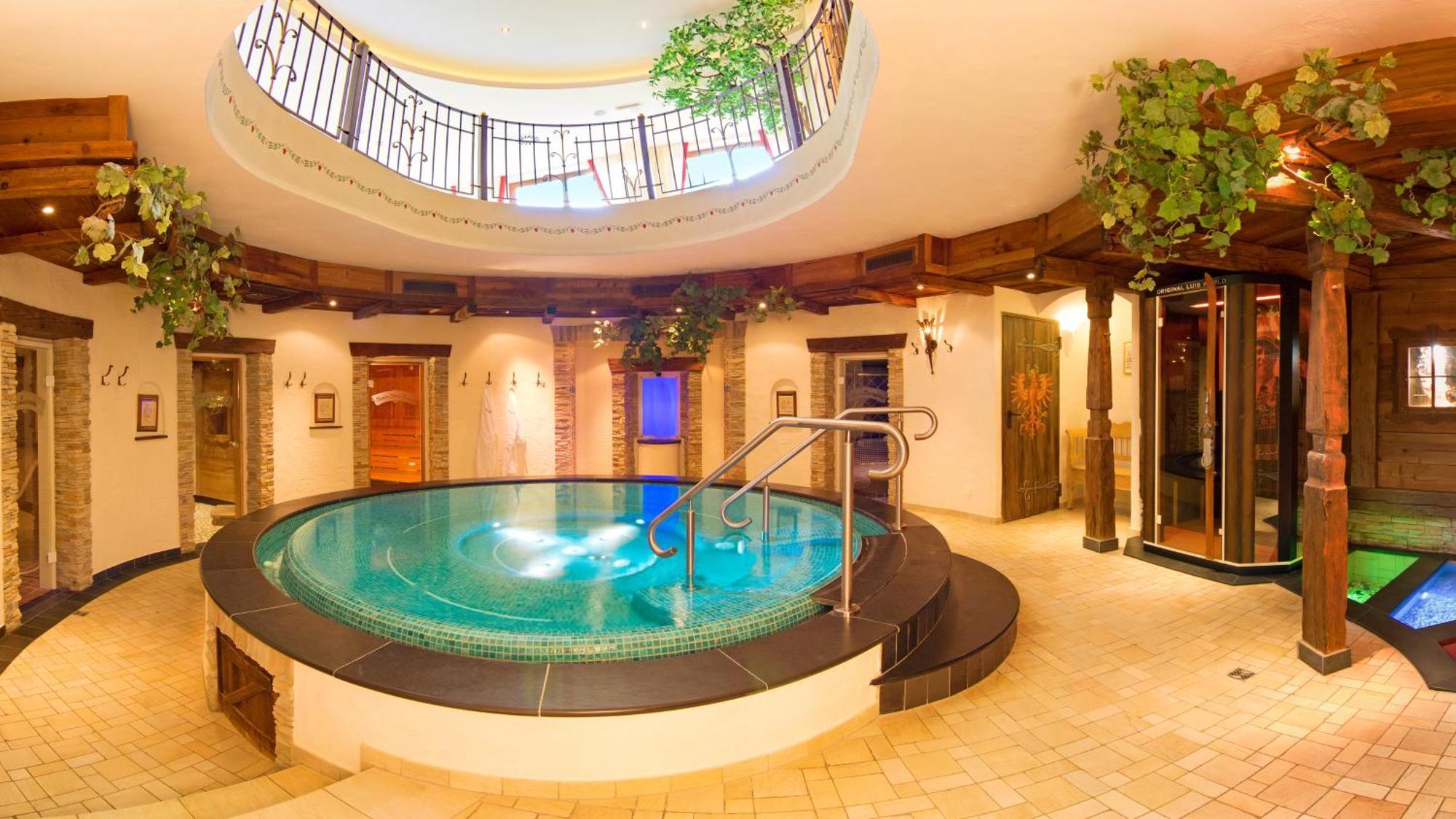 Alpenhotel Tirolerhof Нойштифт-им-Штубайталь Экстерьер фото
