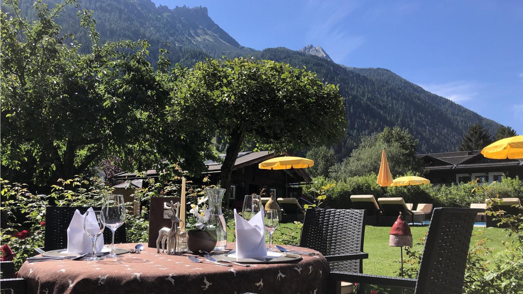 Alpenhotel Tirolerhof Нойштифт-им-Штубайталь Экстерьер фото
