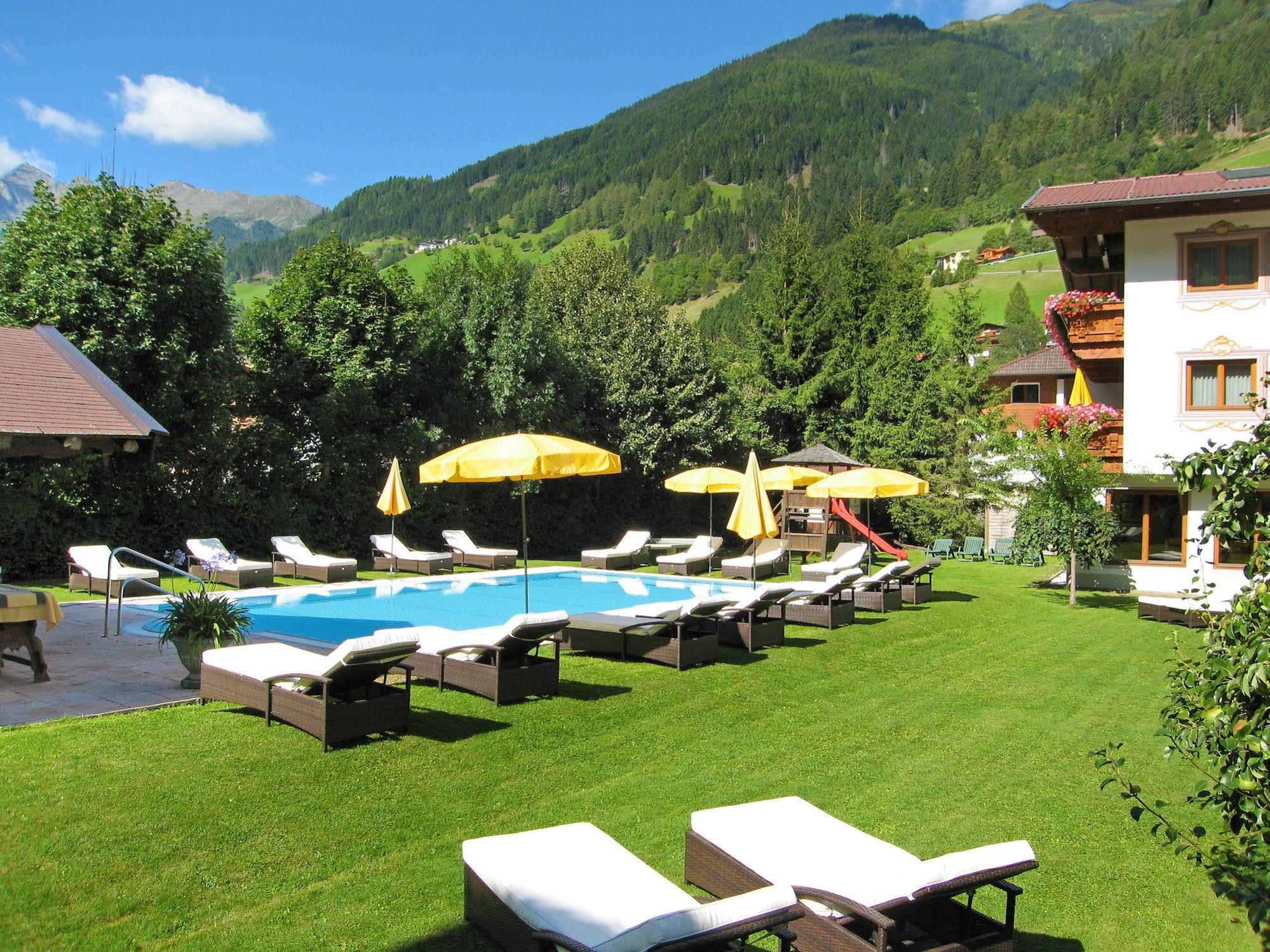 Alpenhotel Tirolerhof Нойштифт-им-Штубайталь Экстерьер фото